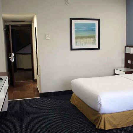 เบสต์ เวสเทิร์น ซันโตริน Hotel ซิวดัดบิกโตเรีย ภายนอก รูปภาพ